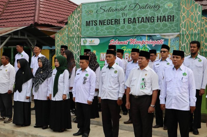 Kepala MTs Negeri 2 Batang Hari Hadiri Pembukaan Olimpiade Madrasah Indonesia (OMI) Tingkat Kabupaten