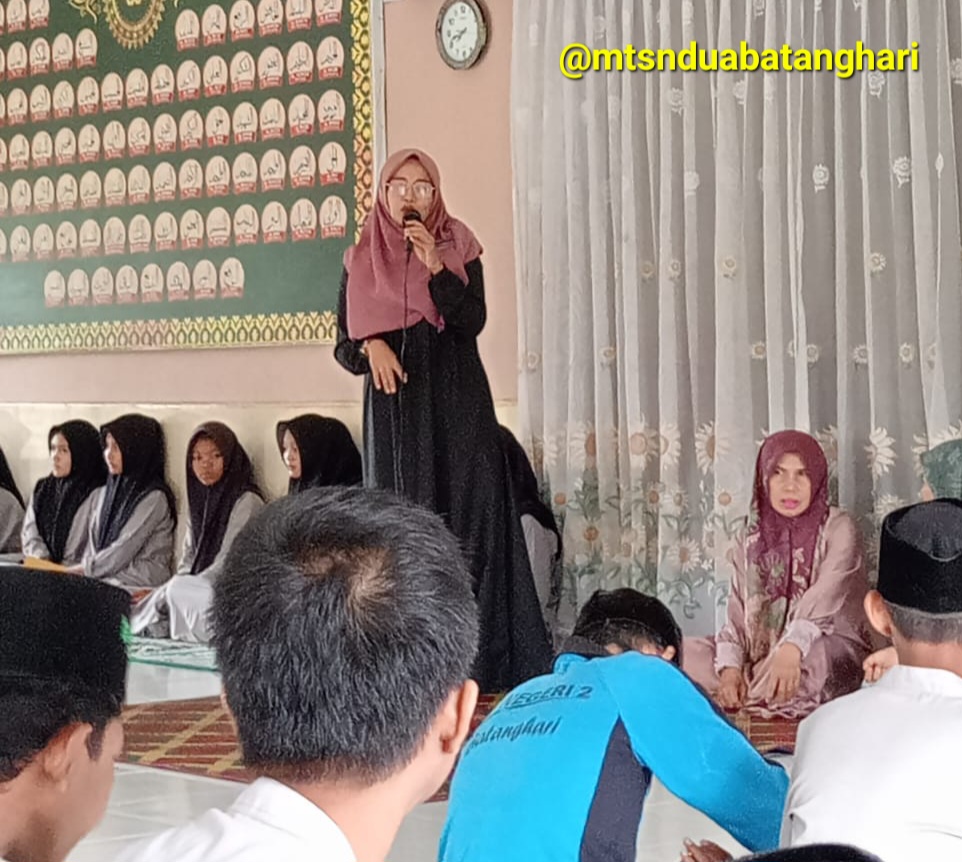 Sampaikan Kultum Bertema Pentingnya Menuntut Ilmu,  Ayoe Prihartini, S.Pd. Motivasi Siswa agar Semangat dalam Belajar