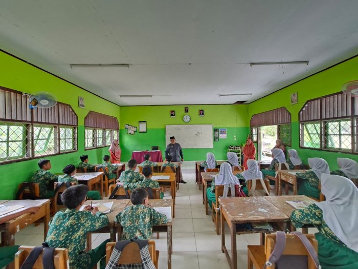 Kemenag Batang Hari Lakukan Monev Kesiapan Full Day di MTs Negeri 2 Batang Hari