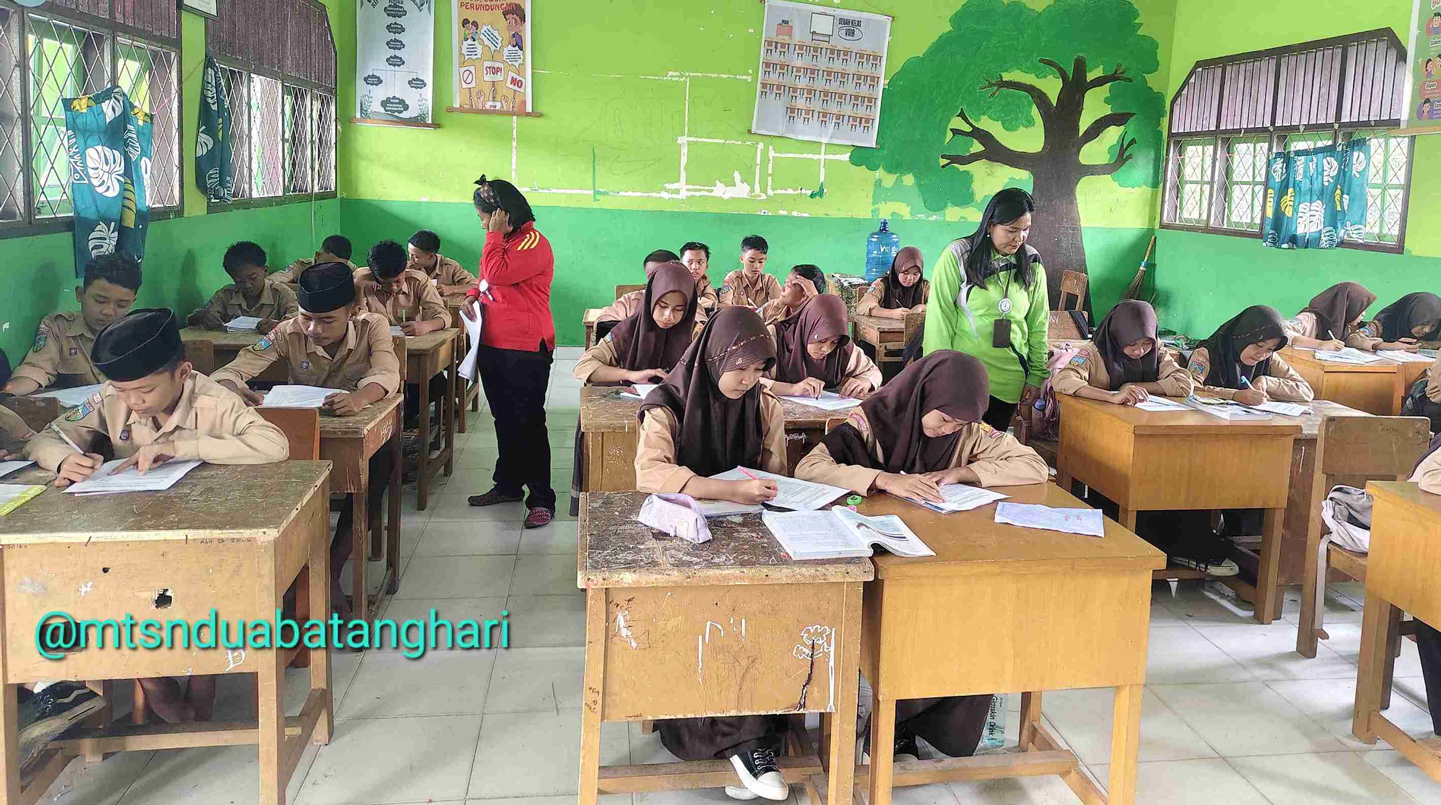 Skrining Kesehatan Mental, Tim Puskesmas Pasar Terusan Sambangi MTsN 2 Batanghari