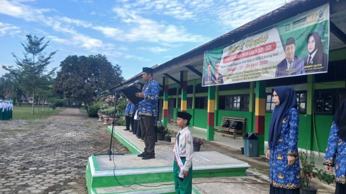 Kesadaran sebagai Pelajar Jadi Pesan Utama Upacara Senin di MTsN 2 Batang Hari Kesadaran sebagai Pelajar Jadi Pesan Utama Upacara Senin di MTsN 2 Batang Hari