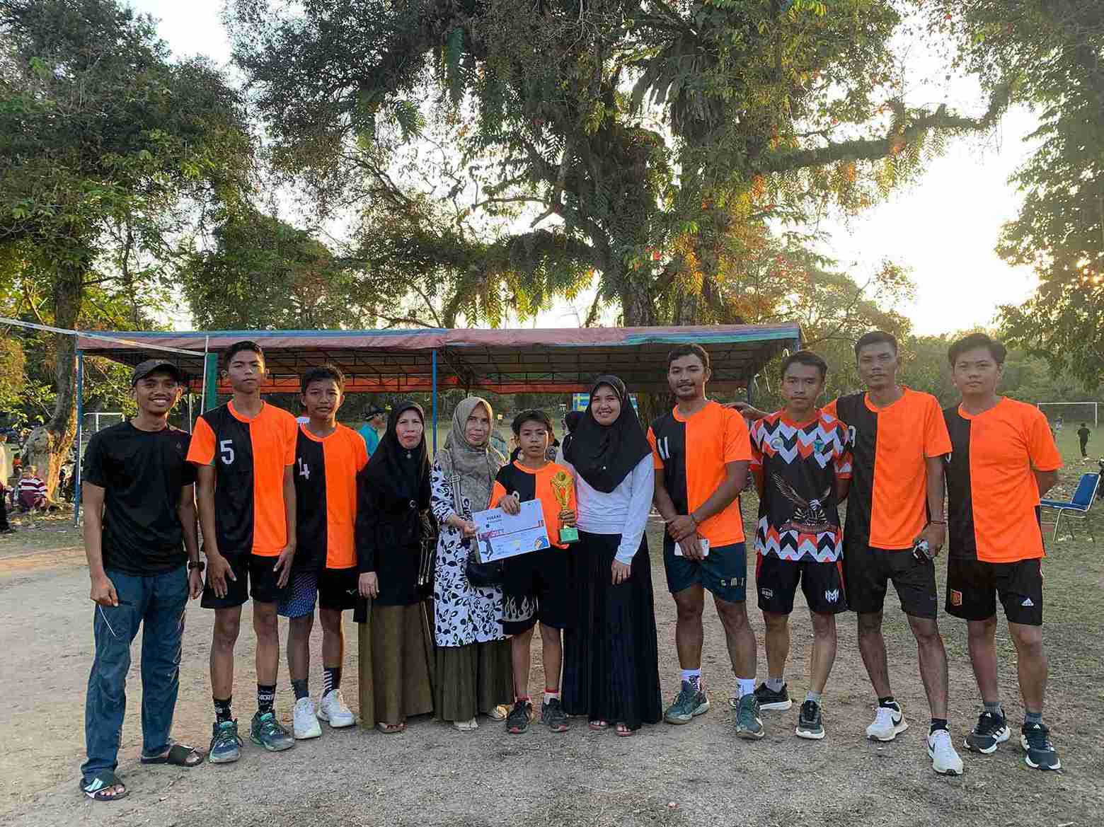 Tampilkan performa Maksimal di Laga Final, Tim Voli Putra MTsN 2 Batanghari Harus Puas Duduki Posisi Ke-2 