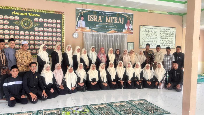 MTsN 2 Batang Hari Gelar Peringatan Isra Mi'raj Sekaligus Perpisahan Kepala Tata Usaha