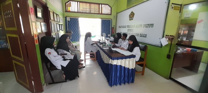 Pelayanan PMB MTsN 2 Batang Hari Diserbu Calon Murid Baru untuk Melengkapi Berkas Pendaftaran Pelayanan PMB MTsN 2 Batang Hari Diserbu Calon Murid Baru untuk Melengkapi Berkas Pendaftaran