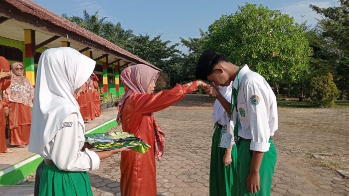 MTsN 2 Batang Hari Gelar Apel HUT Kabupaten ke-77 dan Pembukaan ASAS Ganjil 2025/2026